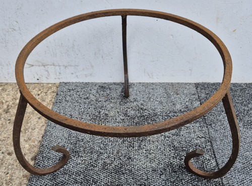 Large round tripod plant - round, 16"